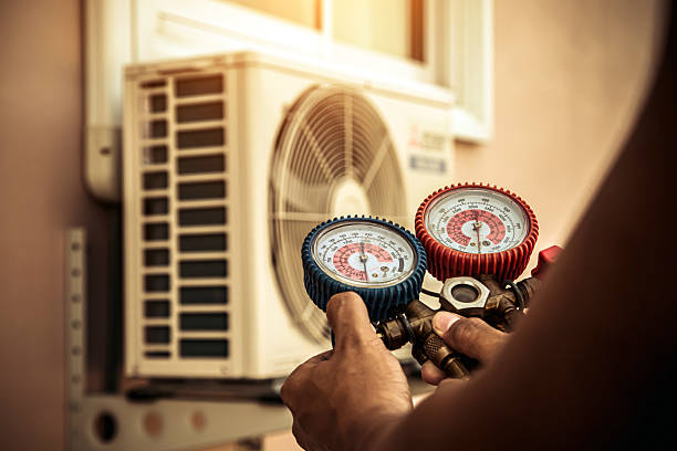 Professional Emergency Hvac technician working in Bay City, TX